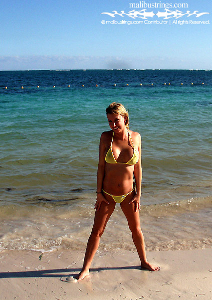 Janna in a Malibu Strings bikini in Hawaii.