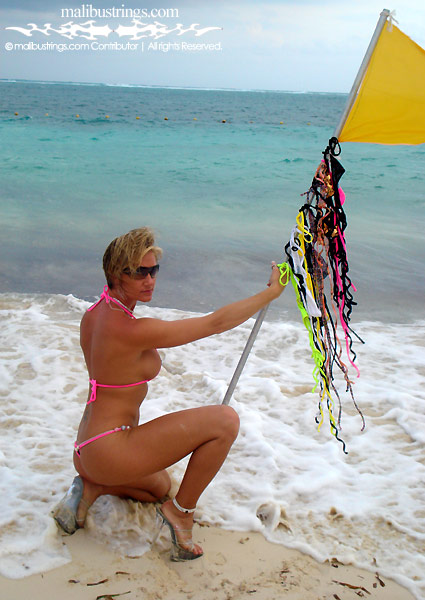 Lolo in a Malibu Strings bikini in Cancun.